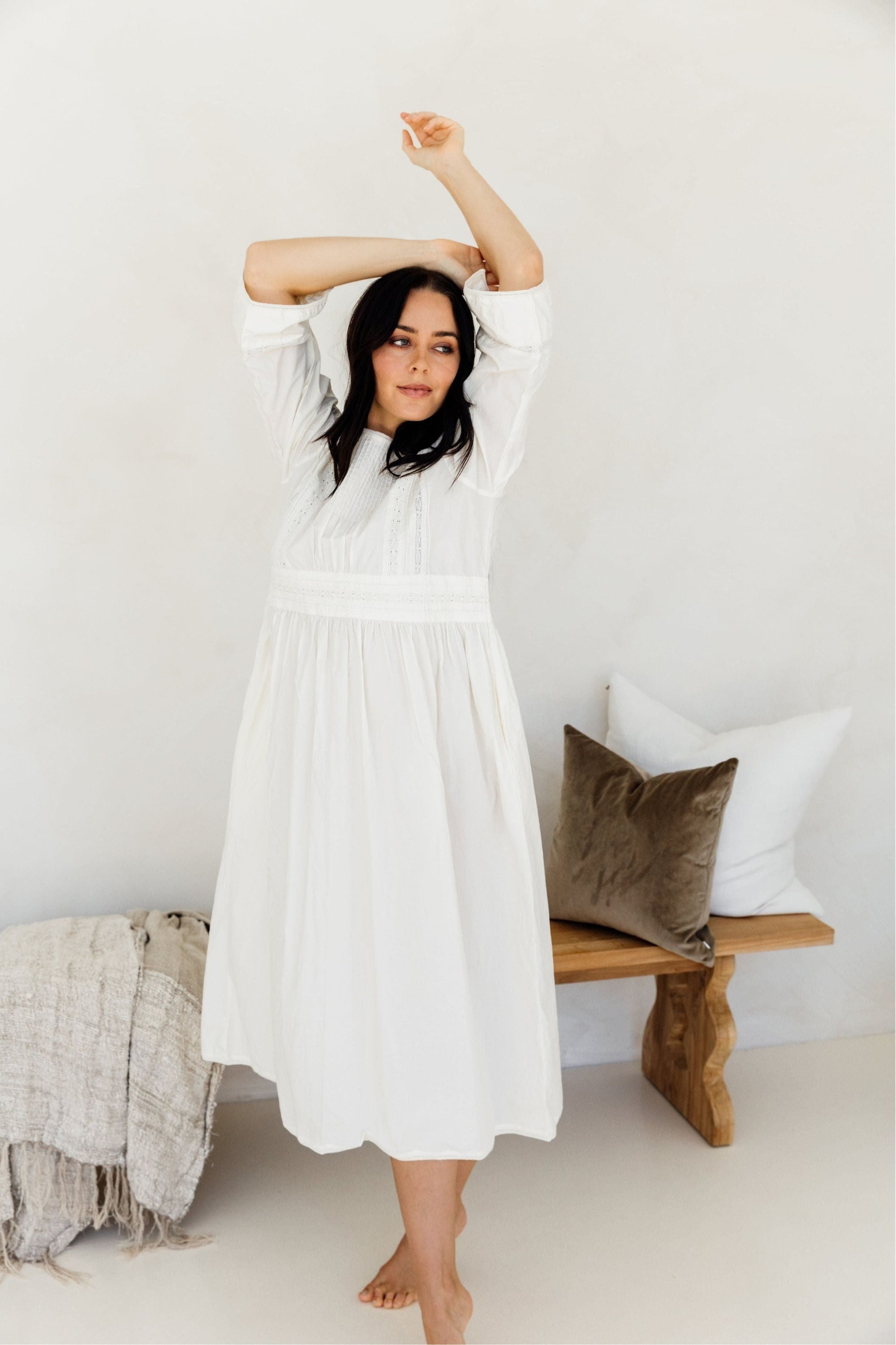 VIOLA - A LITTLE SPECIAL! (Antique White. Camel. Noir.)