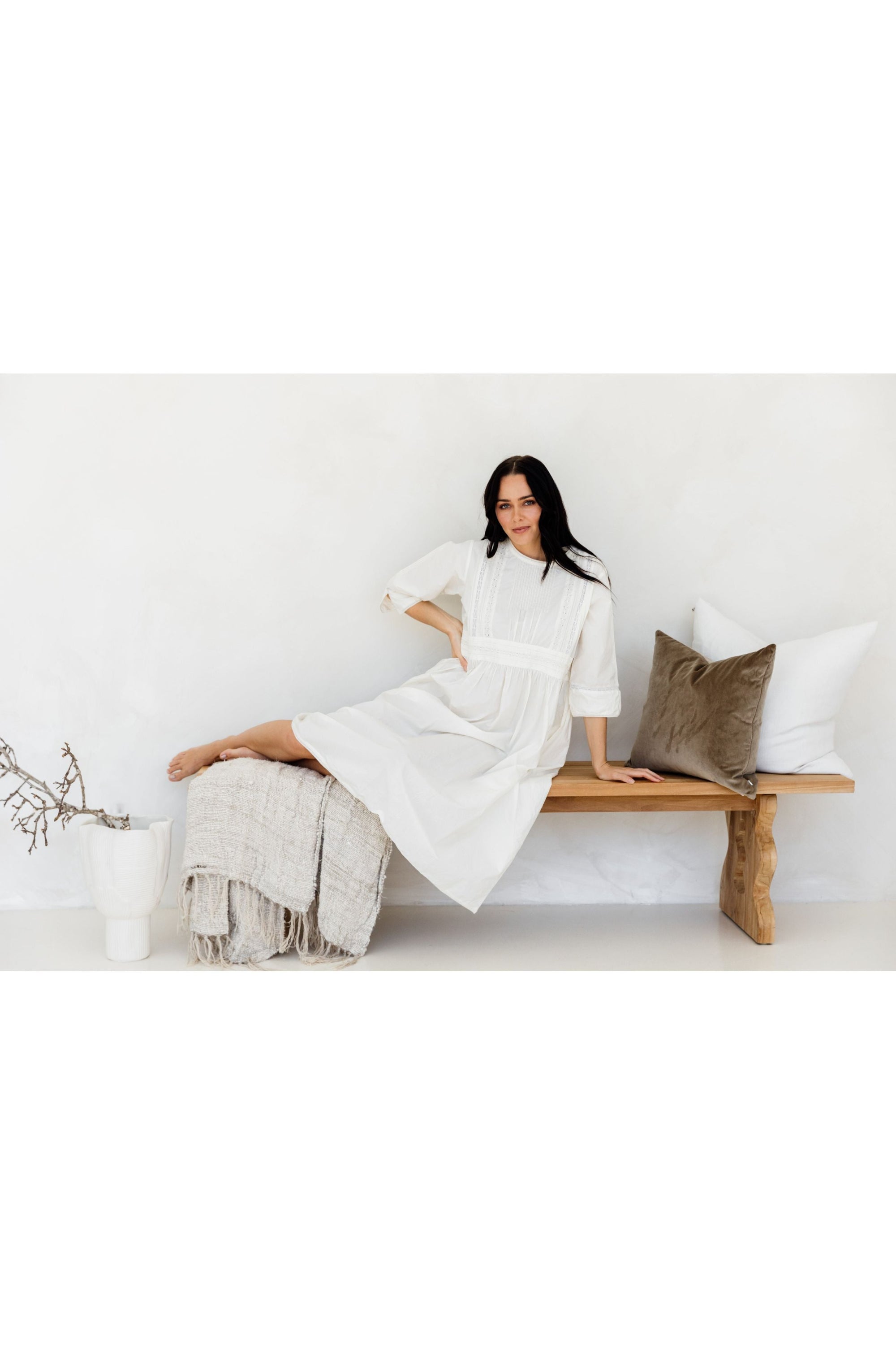 VIOLA - A LITTLE SPECIAL! (Antique White. Camel. Noir.)