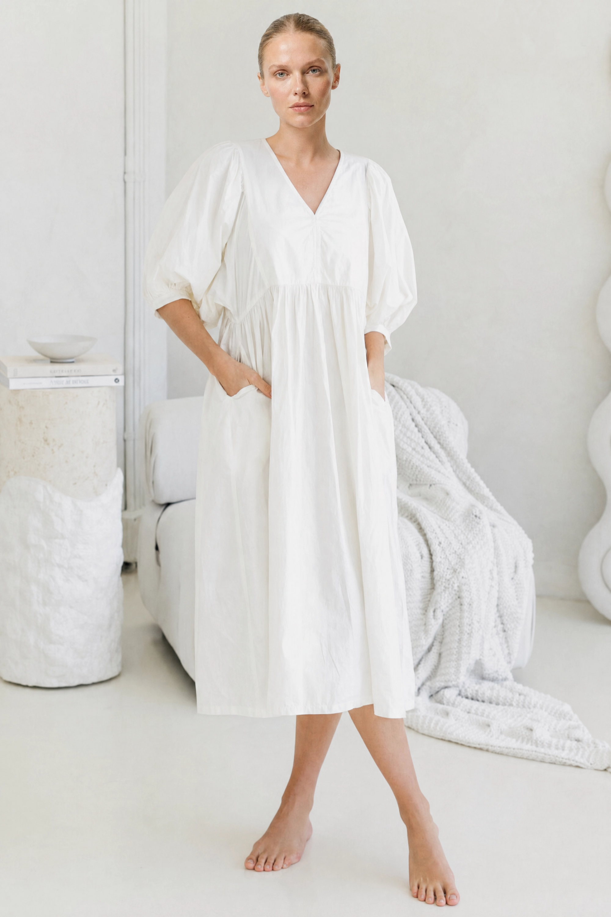 ANA - V Neckline (Antique White. Camel. Noir.)