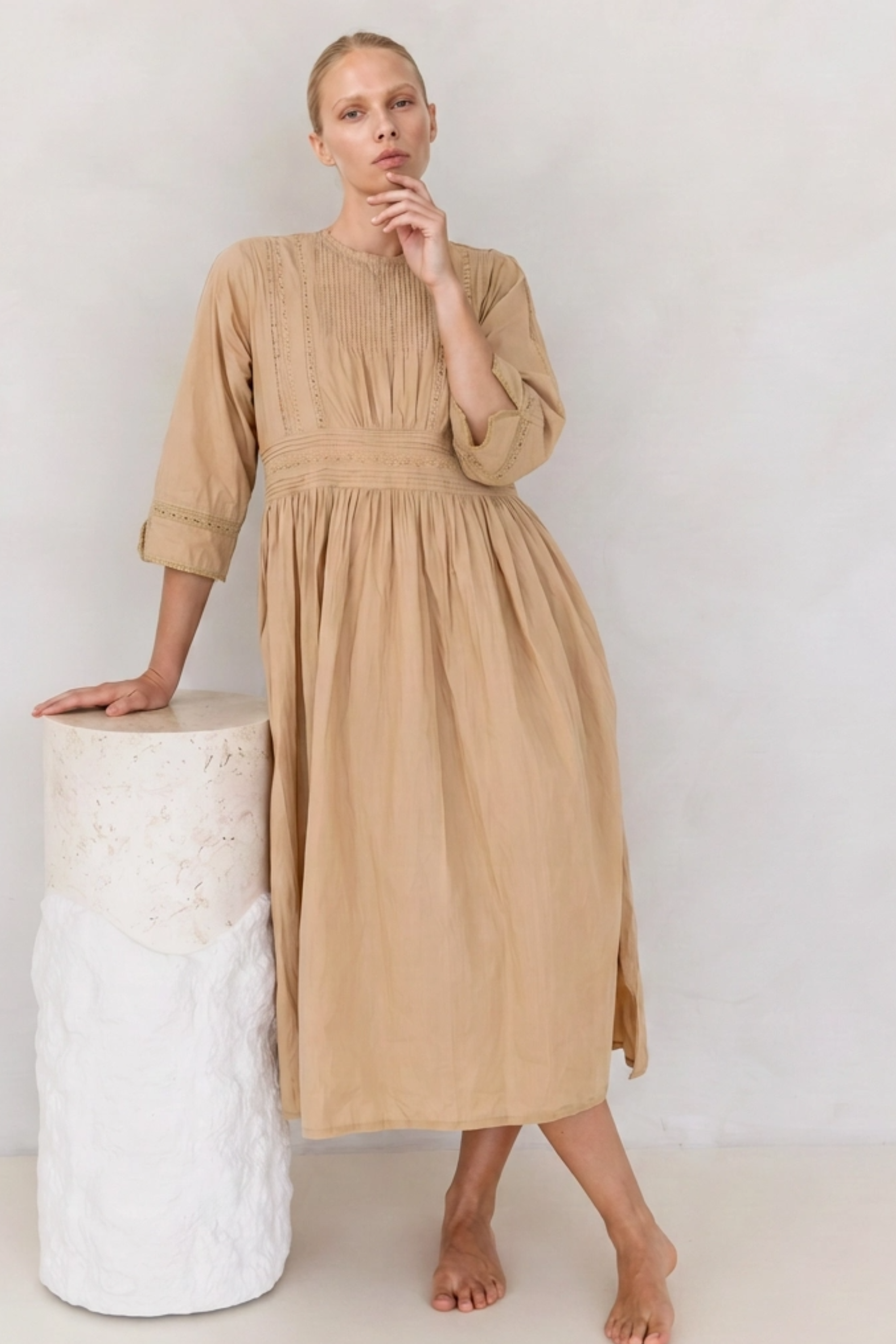 VIOLA - A LITTLE SPECIAL! (Antique White. Camel. Noir.)