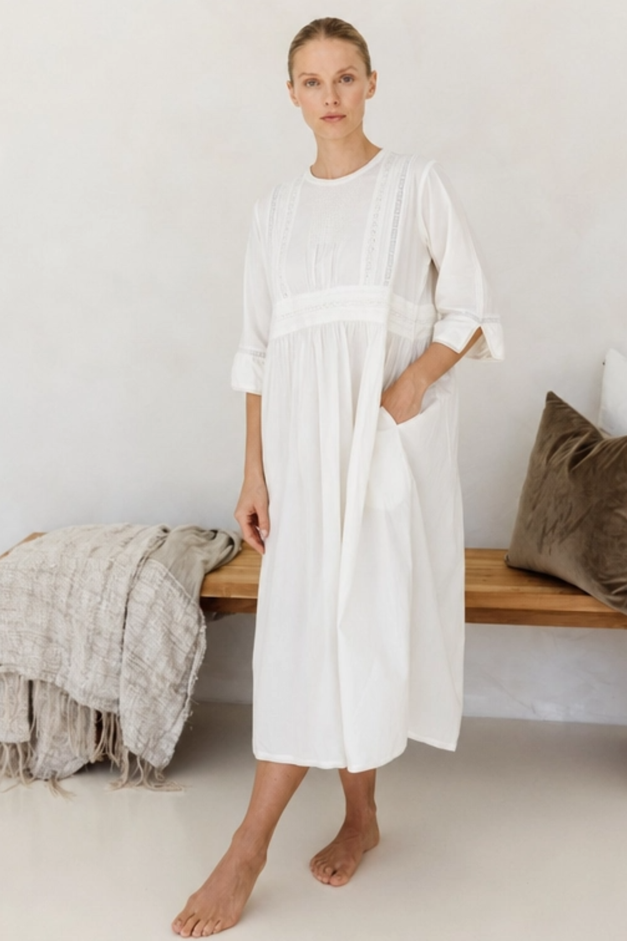 VIOLA - A LITTLE SPECIAL! (Antique White. Camel. Noir.)