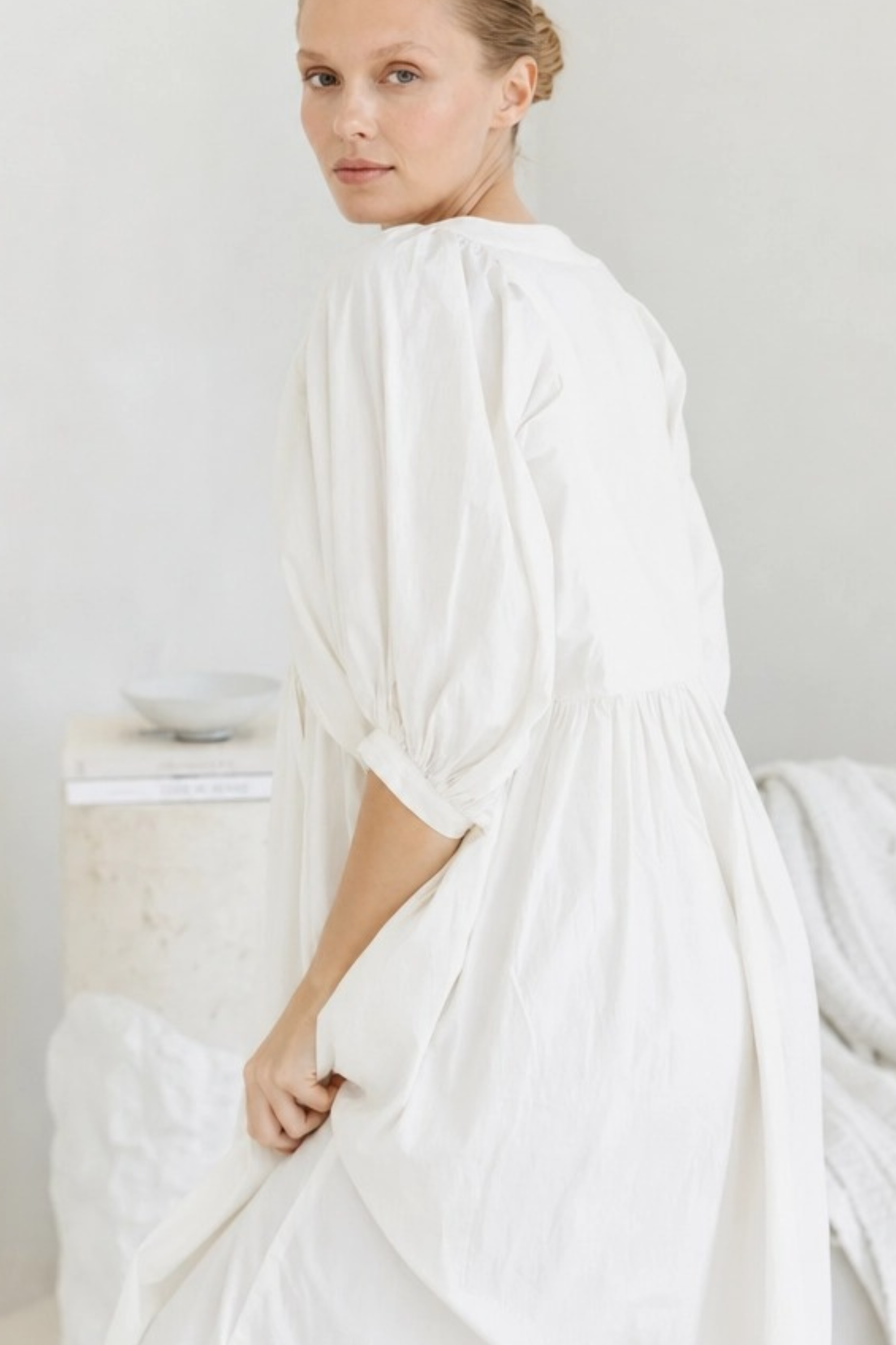 ANA - V Neckline (Antique White. Camel. Noir.)