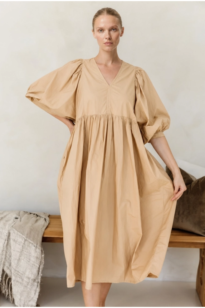 ANA - V Neckline (Antique White. Camel. Noir.)